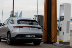mercedes-benz-eqc-2020-04