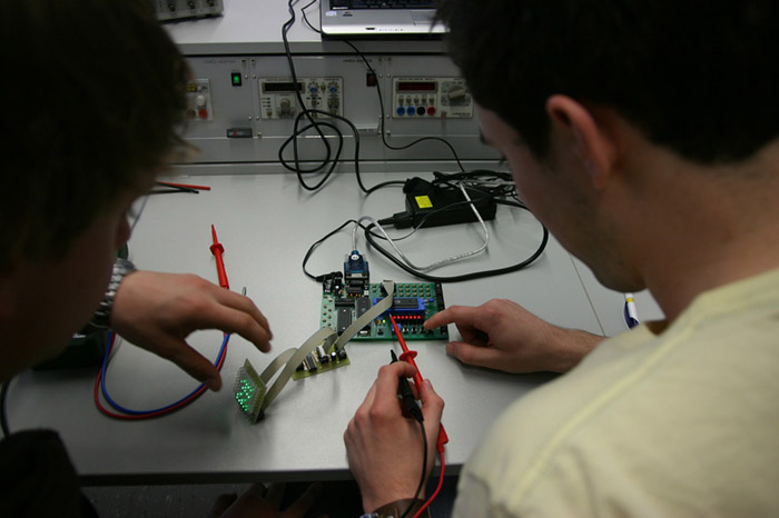 elektroniker-elektriker-ausbildung-pruefung