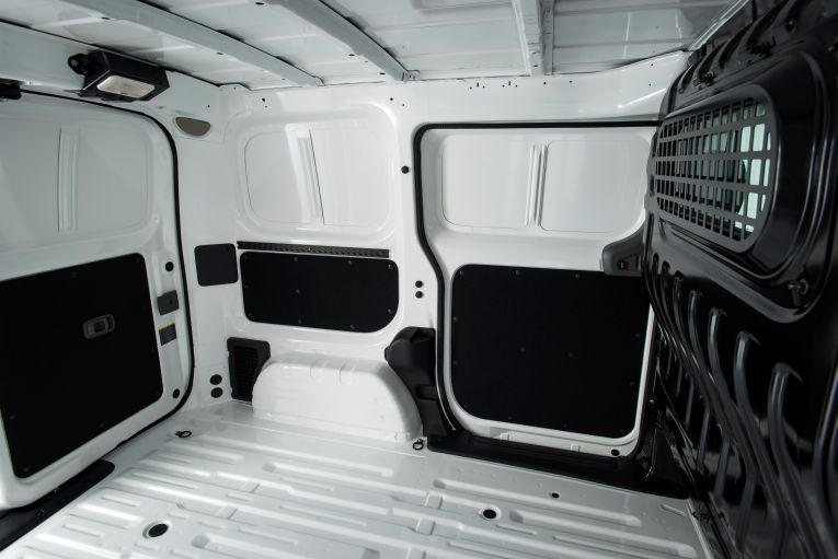 nissan-e-nv200-im-test-transporter-elektroauto-13