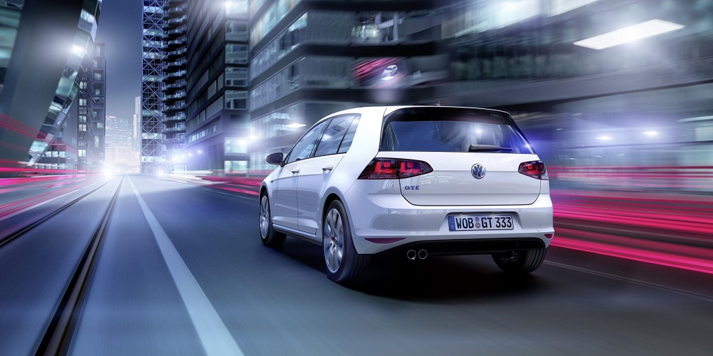 volkswagen-golf-gte-back