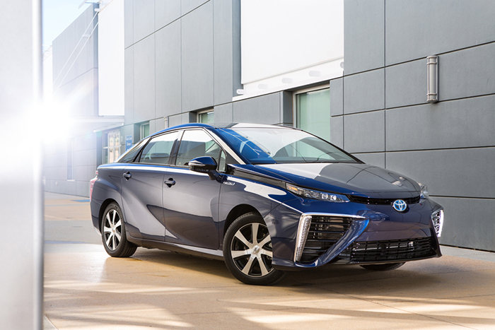 toyota-mirai-brennstoffzelle-blau