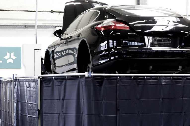 porsche-panamera-elektroauto-kreisel porsche-panamera-elektroauto-kreisel