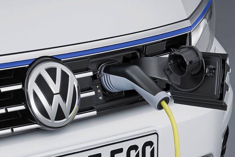 vw-passat-gte-hybrid-genf-06 vw-passat-gte-hybrid-genf-06