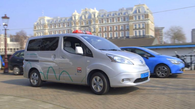 elektrotaxi-amsterdam-nissan-elektroauto elektrotaxi-amsterdam-nissan-elektroauto