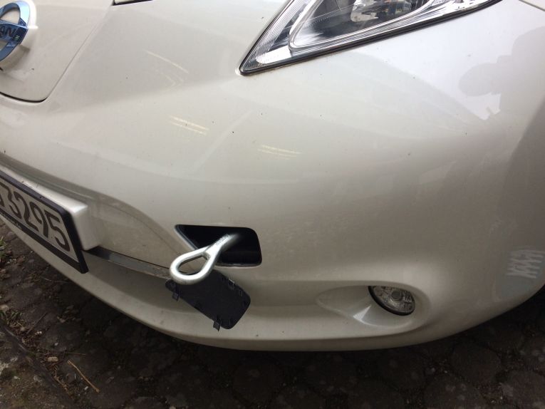 nissan-leaf-abschleppvorrichtung-vorne nissan-leaf-abschleppvorrichtung-vorne