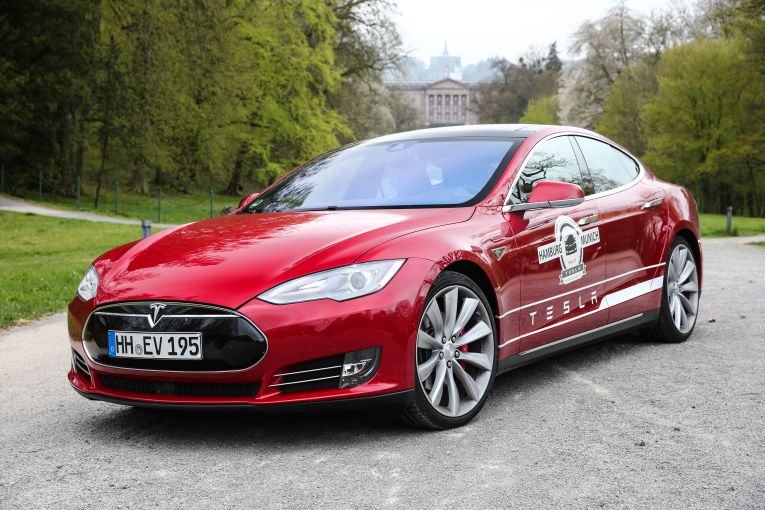 tesla-model-s-p85d-elektroauto-kassel-01