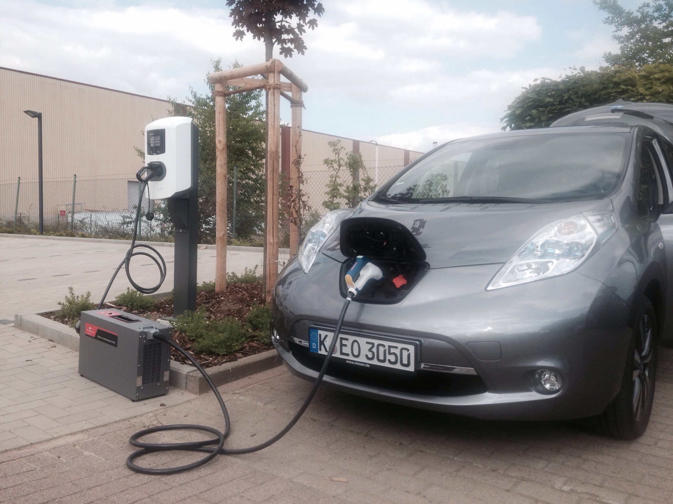 mobiler-schnelllader-designwerk-magdeburg-leaf