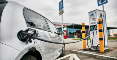 tank-rast-ladesaeule-autobahn-ausbau