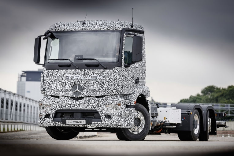 Weltpremiere für den Mercedes-Benz urban eTruck: lokal emissionsfreier und leiser Verteilerverkehr Weltpremiere für den Mercedes-Benz urban eTruck: lokal emissionsfreier und leiser Verteilerverkehr