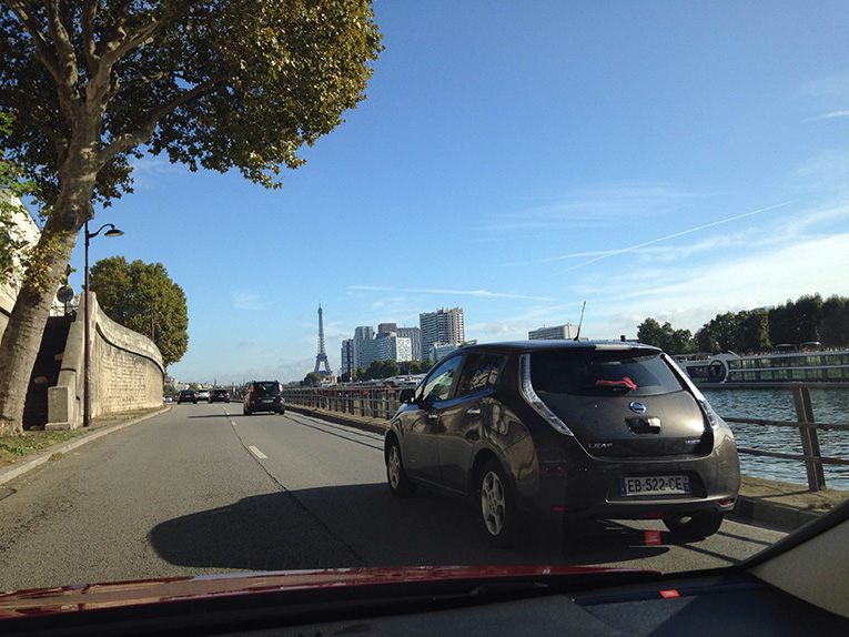 paris-nissan-leaf-frankreich-elektroauto paris-nissan-leaf-frankreich-elektroauto