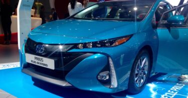 toyota-prius-prime-plugin-hybrid-2016-paris-04