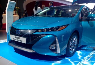 toyota-prius-prime-plugin-hybrid-2016-paris-04