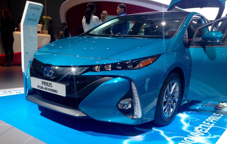 toyota-prius-prime-plugin-hybrid-2016-paris-04 toyota-prius-prime-plugin-hybrid-2016-paris-04
