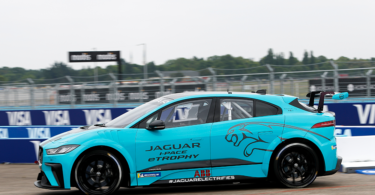 jaguar-i-pace-etrophy-formel-e-season-4-berlin-2018-01