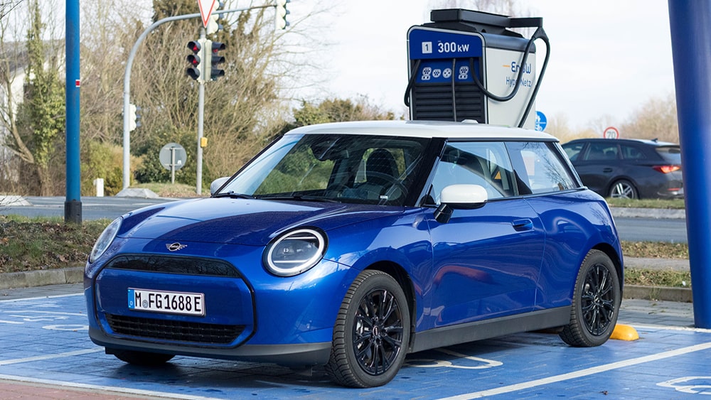 mini cooper e ladekurve ladestation charging station enbw daniel boennighausen 2025 min